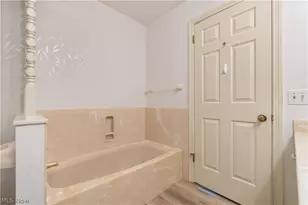 2240 Devonshire Dr NW, Canton, OH 44708 - Photo 24
