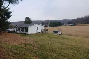 111 Everson Rd, Belpre, OH 45714 - Photo 2