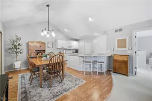 246 Village Ct, Columbiana, OH 44408 - Photo 4