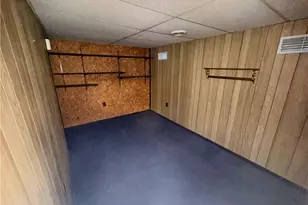 403 Burrows Ave, East Liverpool, OH 43920 - Photo 34