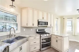 1205 Mallard Pond Circle, Grandview Heights, OH 44147 - Photo 6