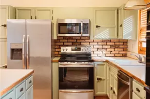 156 W Ingleside Dr, Akron, OH 44319 - Photo 8