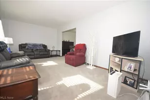 27 E Overdale Dr, Tallmadge, OH 44278 - Photo 4