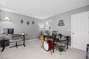 27226 S Emerald Ovl, Olmsted Twp, OH 44138 - Photo 4