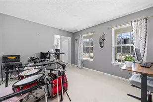 27226 S Emerald Ovl, Olmsted Twp, OH 44138 - Photo 2