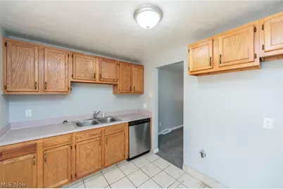 4878 Banbury Court #12, Warrensville Heights, OH 44128 - Photo 6