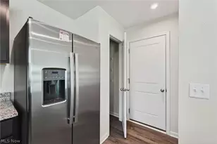 2457 Bishop Oval, Barberton, OH 44203 - Photo 10