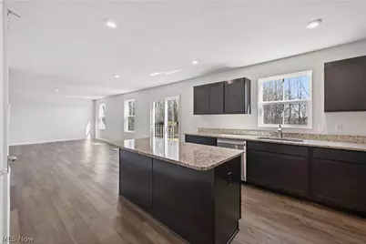 2457 Bishop Oval, Barberton, OH 44203 - Photo 8