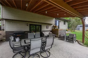 10299 Hunting Hills Ave NE, Hartville, OH 44632 - Photo 4