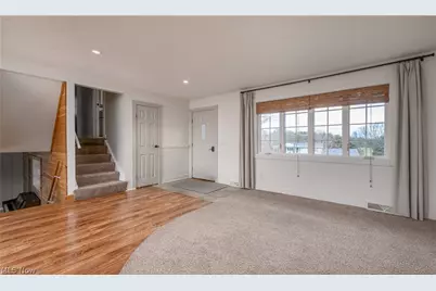 10299 Hunting Hills Avenue NE, Hartville, OH 44632 - Photo 12