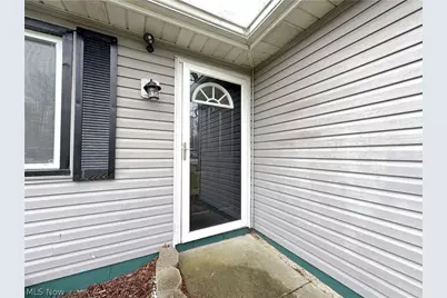 18066 Hillcrest Drive, Lake Milton, OH 44429 - Photo 4