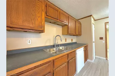 18066 Hillcrest Drive, Lake Milton, OH 44429 - Photo 12