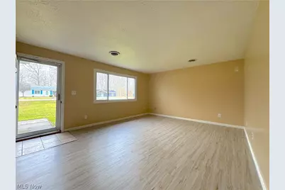 18066 Hillcrest Drive, Lake Milton, OH 44429 - Photo 8