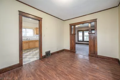 914 Delia Avenue, Akron, OH 44320 - Photo 10