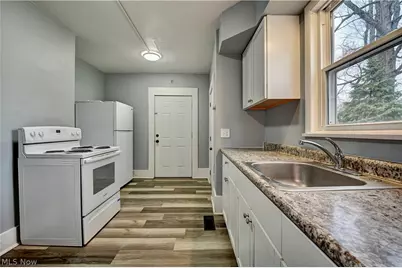 994 Perry Avenue, Barberton, OH 44203 - Photo 12