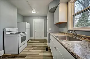 994 Perry Ave, Barberton, OH 44203 - Photo 12