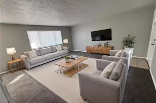 4871 Banbury Ct, Warrensville Heights, OH 44128 - Photo 2