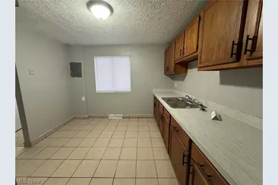 4871 Banbury Court #10, Warrensville Heights, OH 44128 - Photo 8