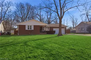 1853 Lancaster Dr, Youngstown, OH 44511 - Photo 2