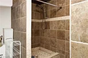 1853 Lancaster Dr, Youngstown, OH 44511 - Photo 32