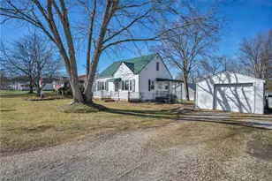 1932 Issaquah St, Cuyahoga Falls, OH 44221 - Photo 2