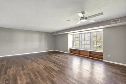 26179 Raintree Boulevard #D8, Olmsted Falls, OH 44138 - Photo 8