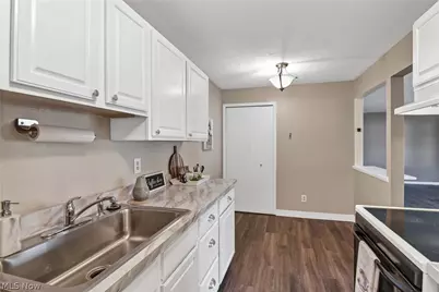 26179 Raintree Boulevard #D8, Olmsted Falls, OH 44138 - Photo 14