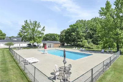 26179 Raintree Boulevard #D8, Olmsted Falls, OH 44138 - Photo 36