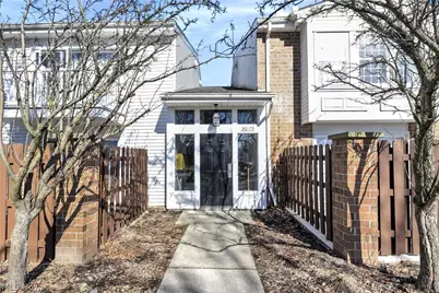 26179 Raintree Boulevard #D8, Olmsted Falls, OH 44138 - Photo 2