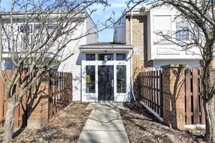 26179 Raintree Blvd, Olmsted Falls, OH 44138 - Photo 2