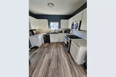 671 Moreley Avenue, Akron, OH 44320 - Photo 2