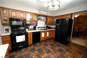 223 Naples Dr, Elyria, OH 44035 - Photo 2