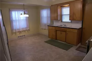 19070 Meredith Ave, Euclid, OH 44119 - Photo 4