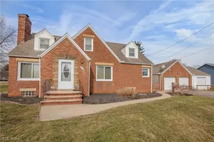 3065 25th St NW, Canton, OH 44708 - Photo 2