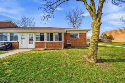 25520 Country Club Boulevard #4, North Olmsted, OH 44070 - Photo 2