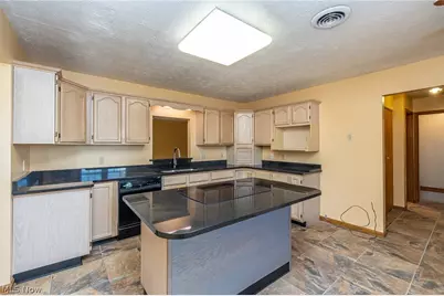 1260 Meadowview Lane, Amherst, OH 44001 - Photo 16