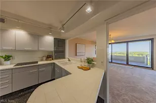 1 Lakeshore Blvd, Bratenahl, OH 44108 - Photo 20