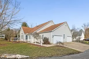 637 Hunters Trail, Akron, OH 44313 - Photo 2