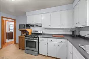 13406 Lakewood Heights Blvd, Oakwood, OH 44107 - Photo 8