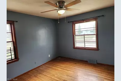 18990 Raymond Street, Maple Heights, OH 44137 - Photo 6