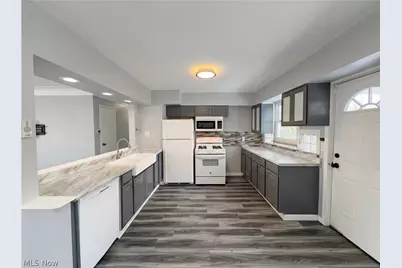 18715 Libby Road, Maple Heights, OH 44137 - Photo 2