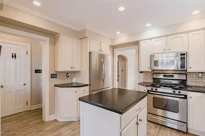 19419 Scottsdale Boulevard, Huber Heights, OH 44122 - Photo 14