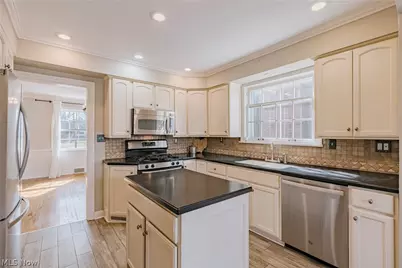 19419 Scottsdale Boulevard, Huber Heights, OH 44122 - Photo 12