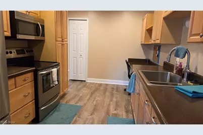 9284 Willow Lane, Olmsted Falls, OH 44138 - Photo 4