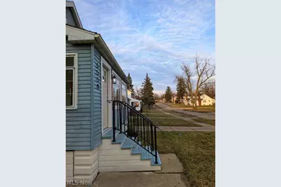 5550 Grasmere Avenue, Maple Heights, OH 44137 - Photo 4