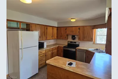 267 Milan Avenue, Amherst, OH 44001 - Photo 4