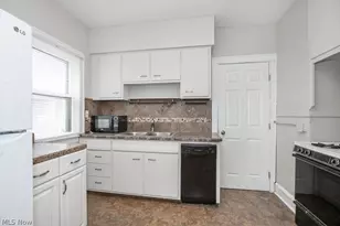 2671 Hampshire Rd, Cleveland Heights, OH 44106 - Photo 8