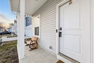 524 Auld Farm Cir, Akron, OH 44320 - Photo 4