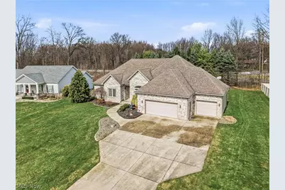 105 Muirfield Drive SE, Howland, OH 44484 - Photo 2