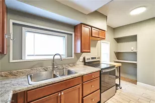 885 Brown St, Akron, OH 44311 - Photo 12